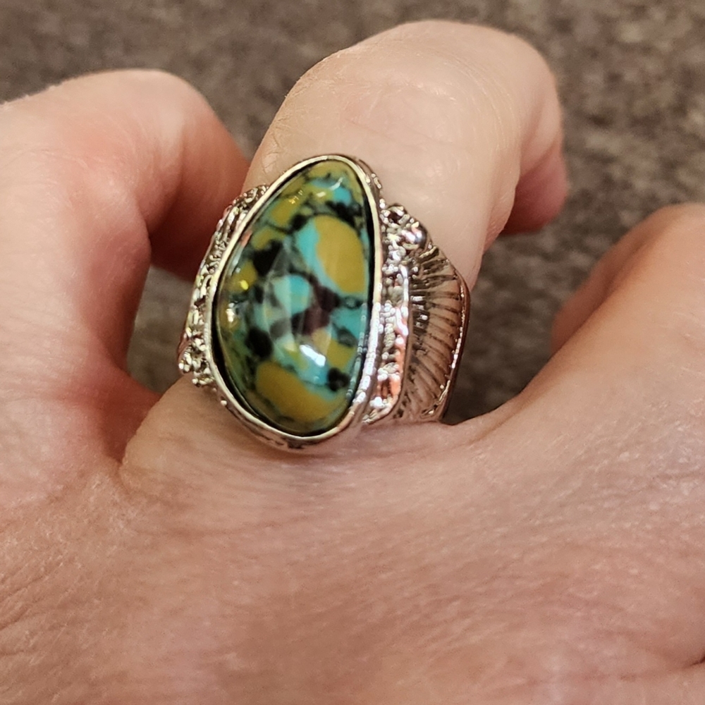 New beautiful silver blue and green ring size 7 has stamp inside